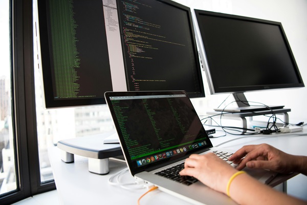 Perbedaan Software dan Hardware 2